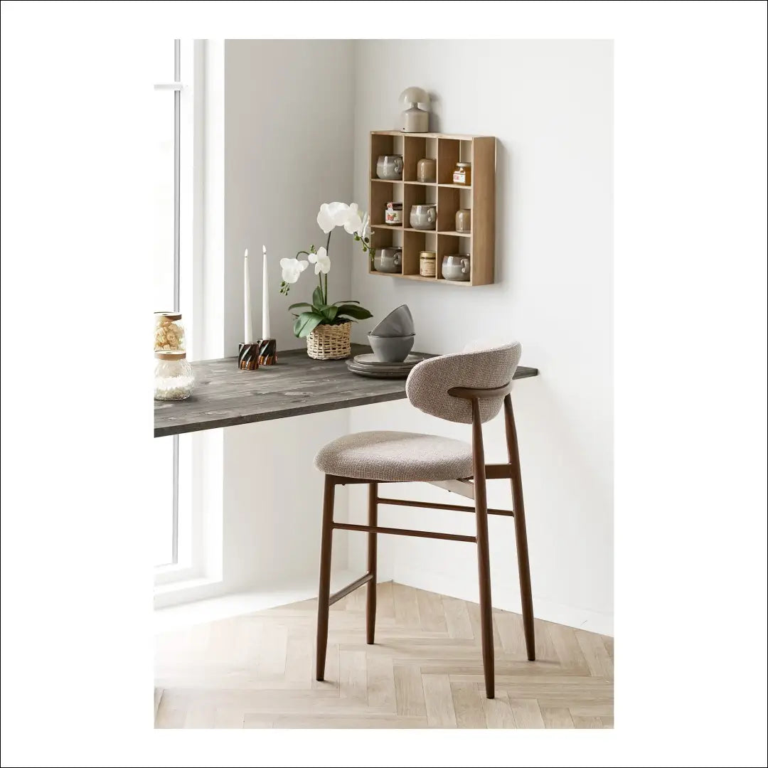 Baro kėdė smėlio spalvos medžio imitacijos kojos riešuto RD100 - €145 Save 15% 100-200, __label:Pristatymas 5-14 d.d.,