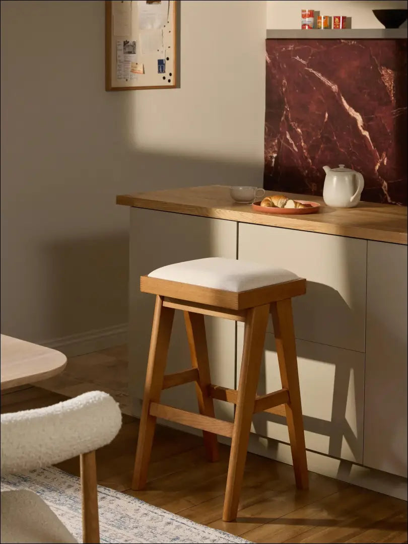 Baro kėdė VI1002 - €162 Save 55% 100-200, __label:Pristatymas 1-2 d.d., baro-kedes, color-kremas, color-ruda €100