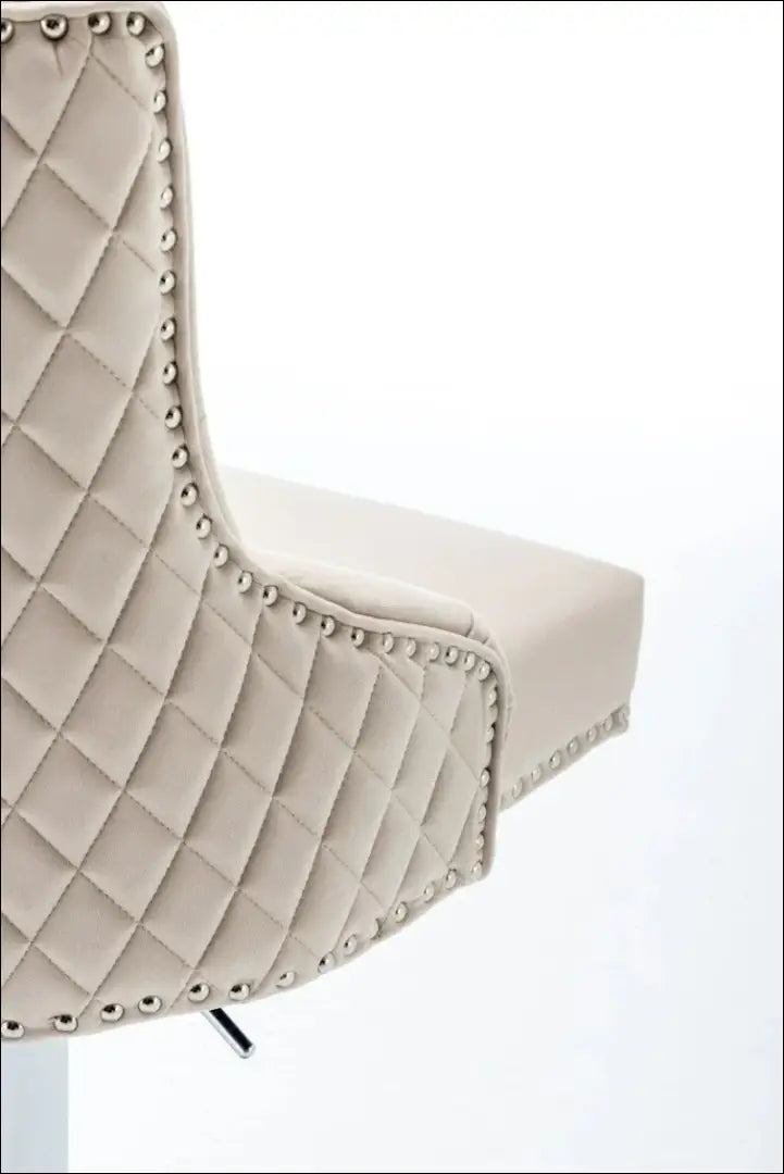 Baro kėdė VI1034 - €112 Save 60% 100-200, __label:Pristatymas 1-2 d.d., baro-kedes, color-kremas, material-aksomas €100