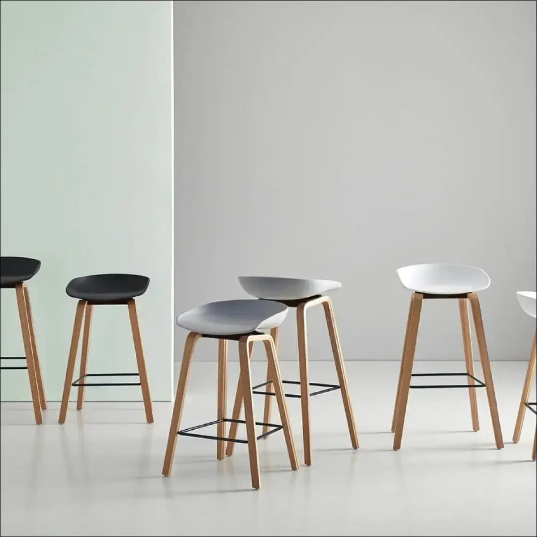 Baro kėdė VI1115 - €65 Save 50% 50-100, __label:Pristatymas 1-2 d.d., baro-kedes, color-balta, material-plastikas €50