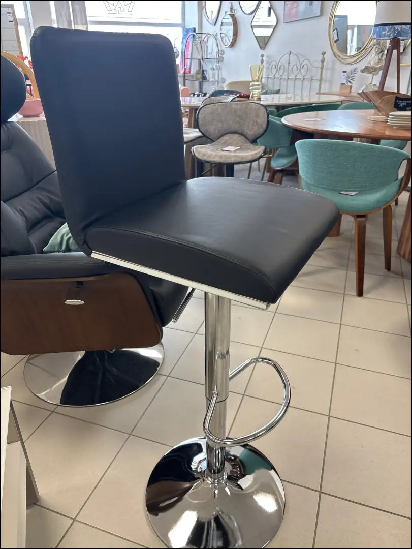 Baro kėdė VI906 - €117 Save 55% 100-200, __label:Pristatymas 1-2 d.d., baro-kedes, color-juoda, color-sidabrine €100