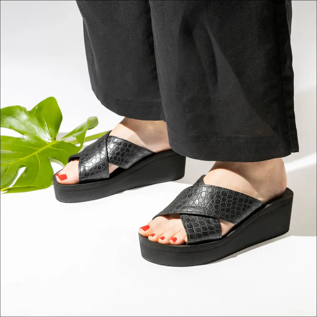 Basutės DR128 - 25-50, __label:Pristatymas 1-2 d.d., color-juoda, drabuziai, material-dirbtine-oda €25 to €50 Sandals