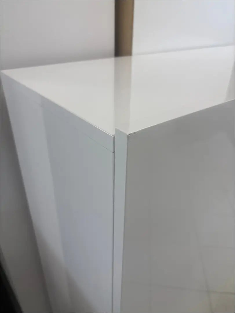 Batų spintelė KI1703 - €70 Save 60% 50-100, __label:Pristatymas 1-2 d.d., color-balta, material-mediena, pazeistas €50