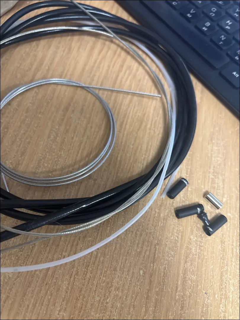 „Jagwire Road Elite“ trosai ir apvalkalai SP241 - €10 Save 75% __label:Pristatymas 1-2 d.d., pazeistas, pazeisti,