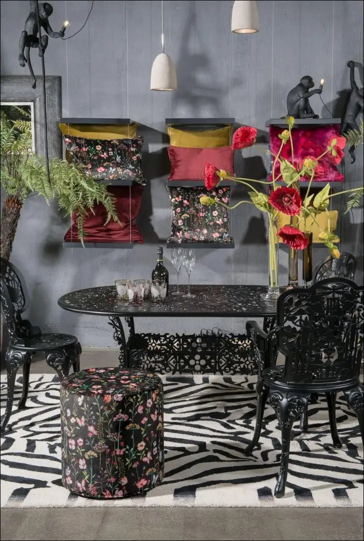 Dekoratyvinė aksominė pagalvėlė DI10810 - €22 Save 50% __label:Pristatymas 1-2 d.d., color-juoda, color-marga,