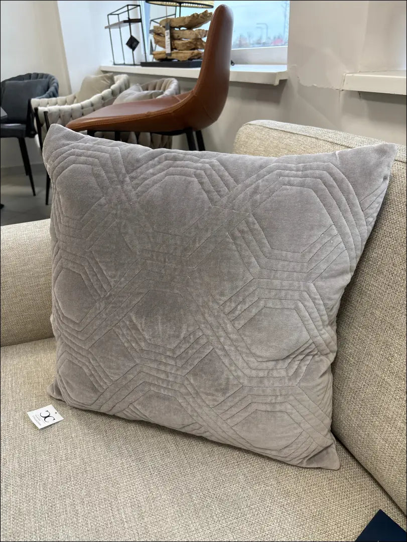 Dekoratyvinė aksominė pagalvėlė DI10843 - €31 Save 50% 25-50, __label:Pristatymas 1-2 d.d., color-pilka, interjeras,