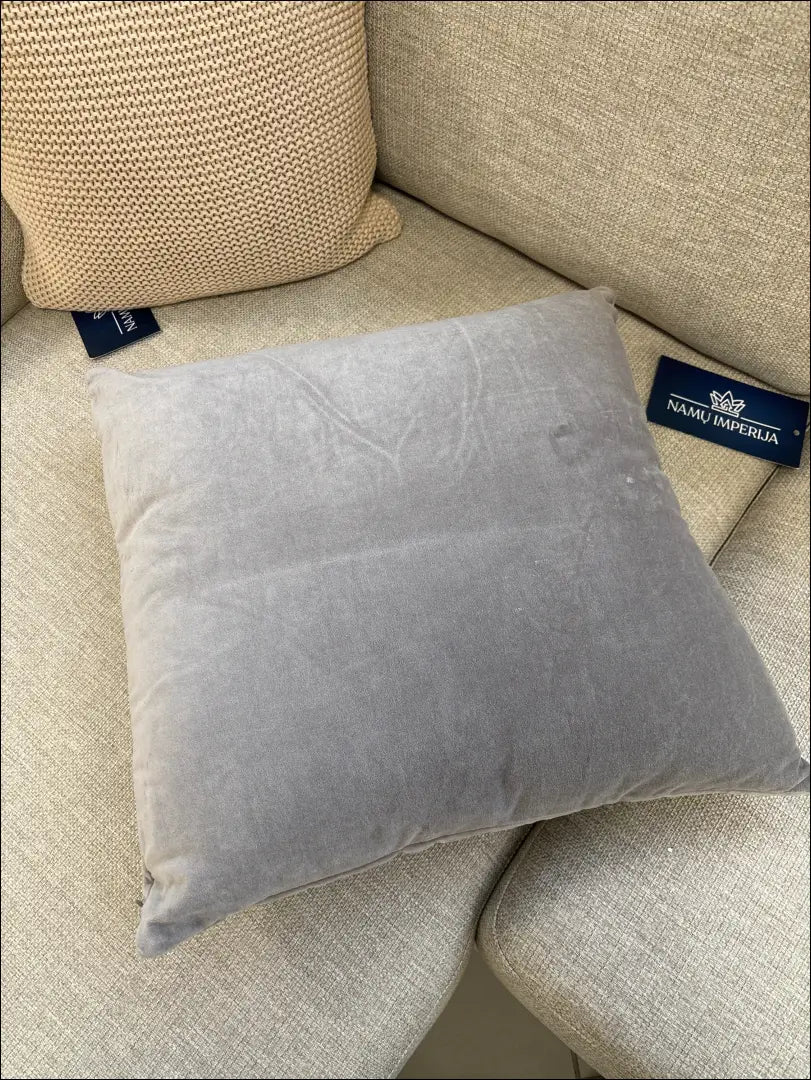Dekoratyvinė aksominė pagalvėlė DI10843 - €31 Save 50% 25-50, __label:Pristatymas 1-2 d.d., color-pilka, interjeras,