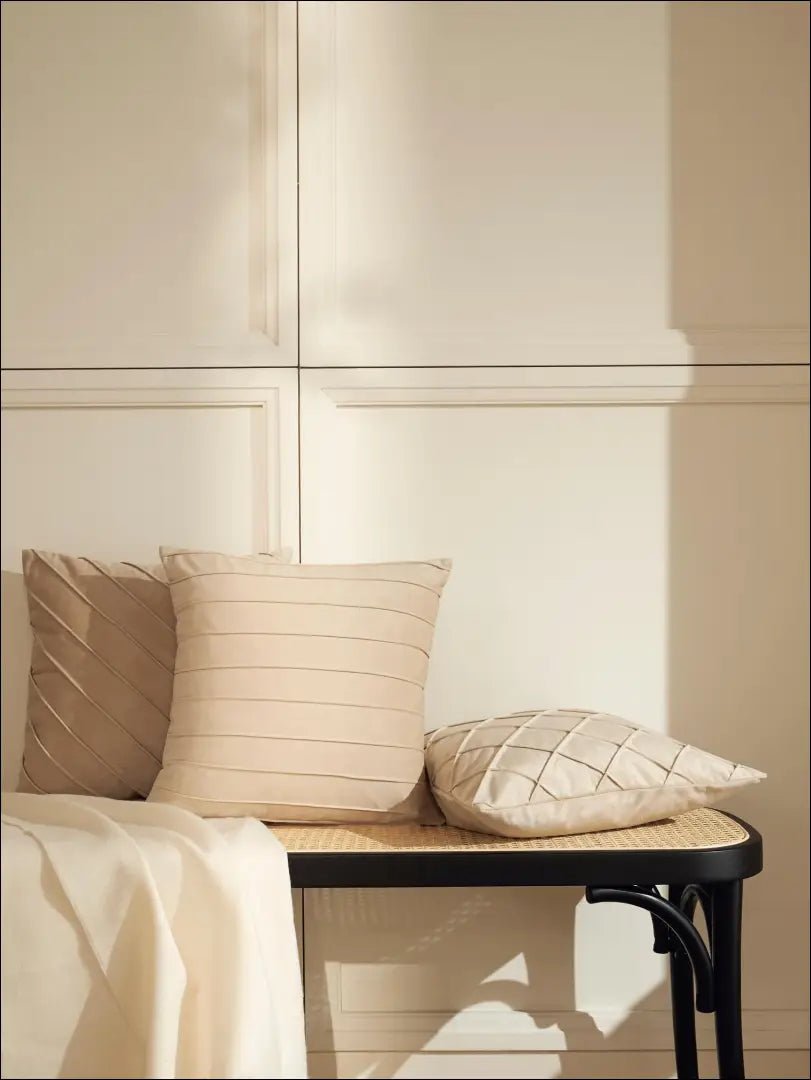 Dekoratyvinė aksominė pagalvėlė DI4285 - €10 Save 55% __label:Pristatymas 1-2 d.d., color-smelio, interjeras,