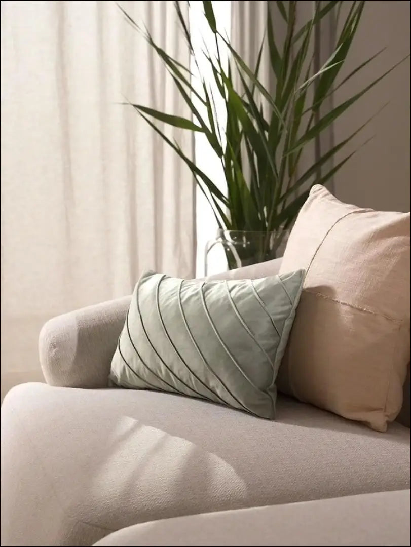 Dekoratyvinė aksominė pagalvėlė DI7420 - €15 Save 55% __label:Pristatymas 1-2 d.d., color-zalia, interjeras,