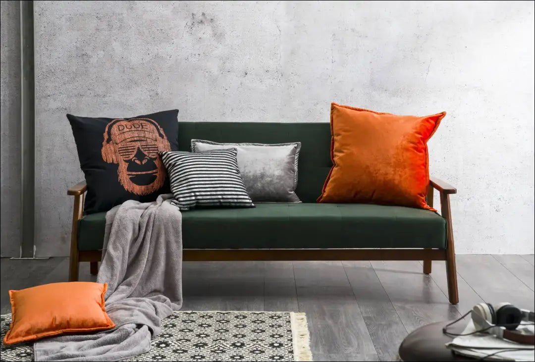 Dekoratyvinė aksominė pagalvėlė DI9033 - €9 Save 55% __label:Pristatymas 1-2 d.d., color-oranzine, interjeras,