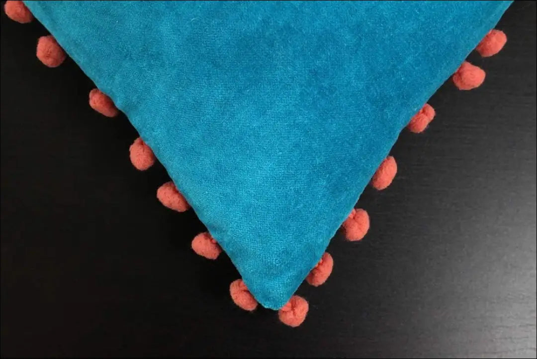 Dekoratyvinė aksominė pagalvėlė DI9151 - €9 Save 55% __label:Pristatymas 1-2 d.d., color-melyna, color-rozine,