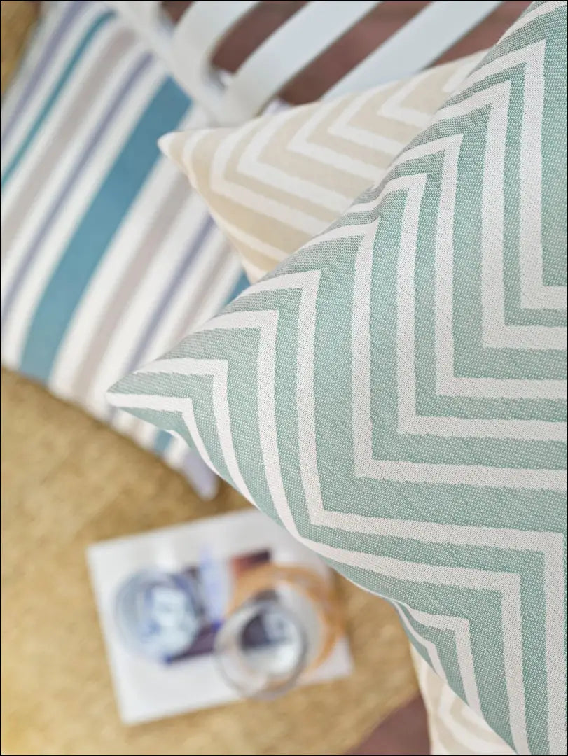 Dekoratyvinė lauko pagalvėlė DI6078 - €10 Save 55% __label:Pristatymas 1-2 d.d., color-kremas, color-turkis,