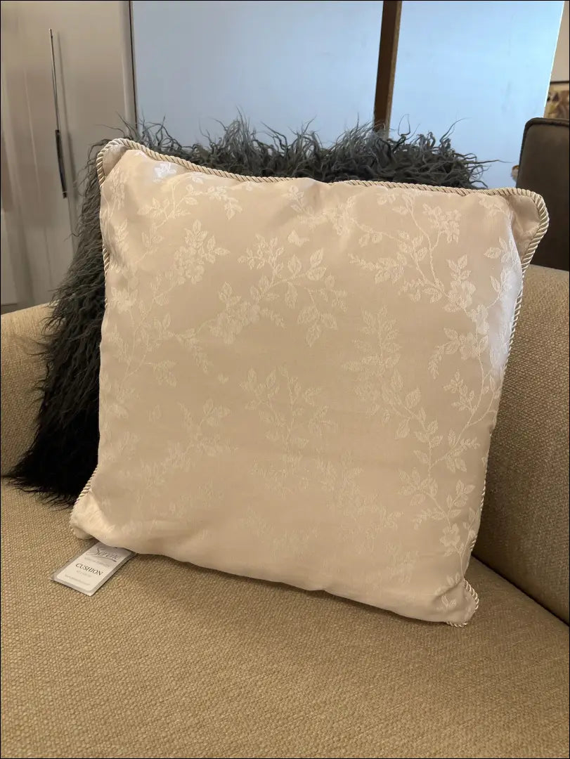 Dekoratyvinė pagalvėlė DI10115 - €25 Save 50% 25-50, __label:Pristatymas 1-2 d.d., color-kremas, interjeras,
