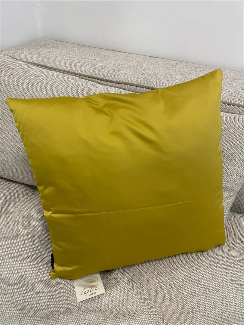 Dekoratyvinė pagalvėlė DI10259 - €42 Save 50% 25-50, __label:Pristatymas 1-2 d.d., color-geltona, color-sidabrine,