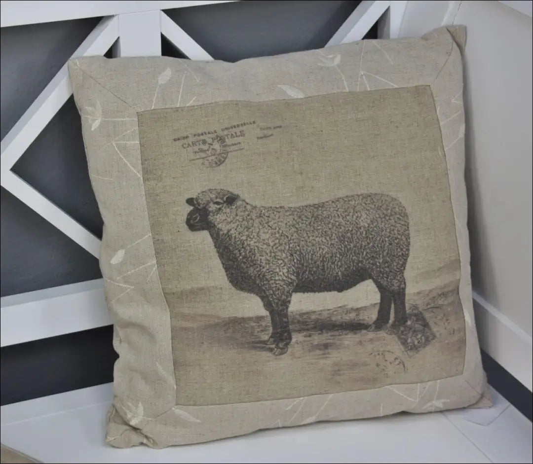 Dekoratyvinė pagalvėlė DI10930 - €8 Save 50% __label:Pristatymas 1-2 d.d., color-smelio, interjeras, material-medvilne,