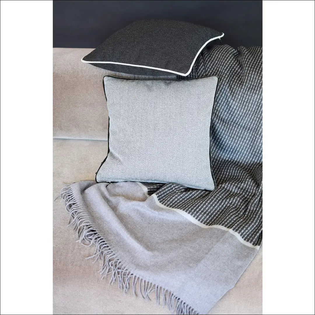 Dekoratyvinė pagalvėlė DI11547 - €35 Save 55% 25-50, __label:Pristatymas 1-2 d.d., color-juoda, interjeras,