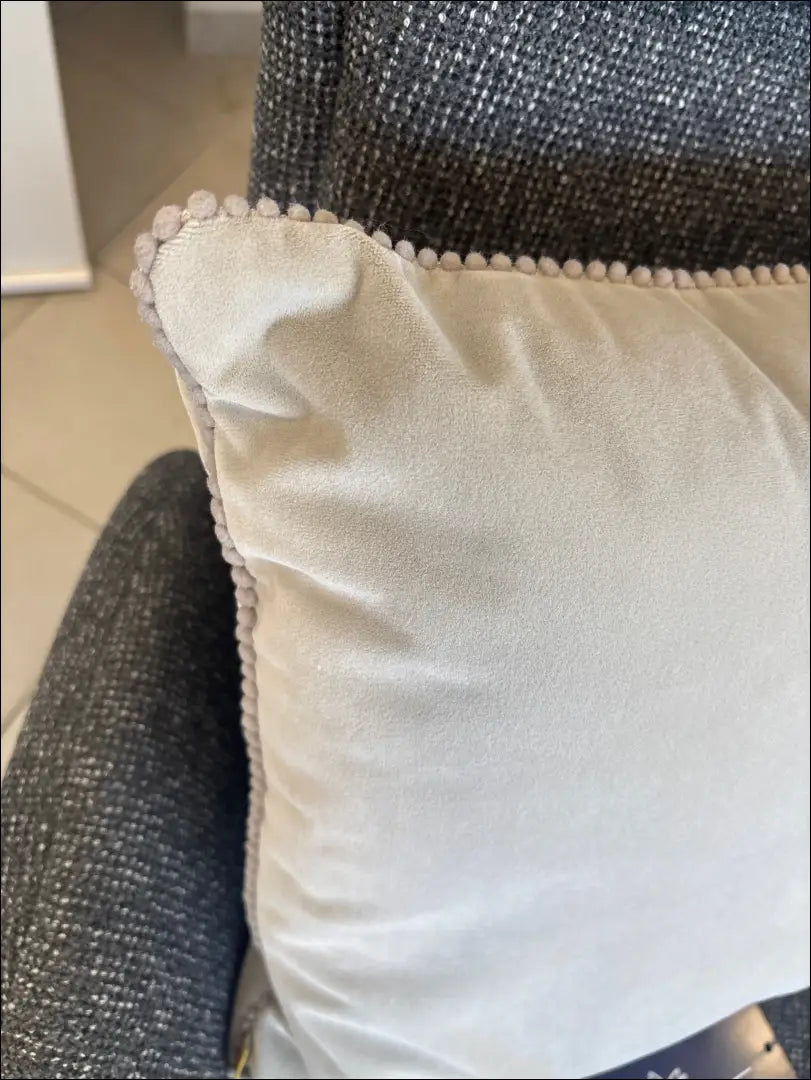 Dekoratyvinė pagalvėlė DI11847 - €35 Save 50% 25-50, __label:Pristatymas 1-2 d.d., color-pilka, interjeras,
