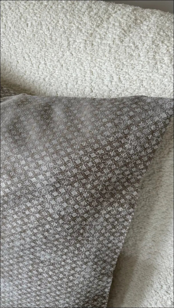 Dekoratyvinė pagalvėlė DI12013 - €11 Save 50% __label:Pristatymas 1-2 d.d., color-sidabrine, color-smelio, interjeras,