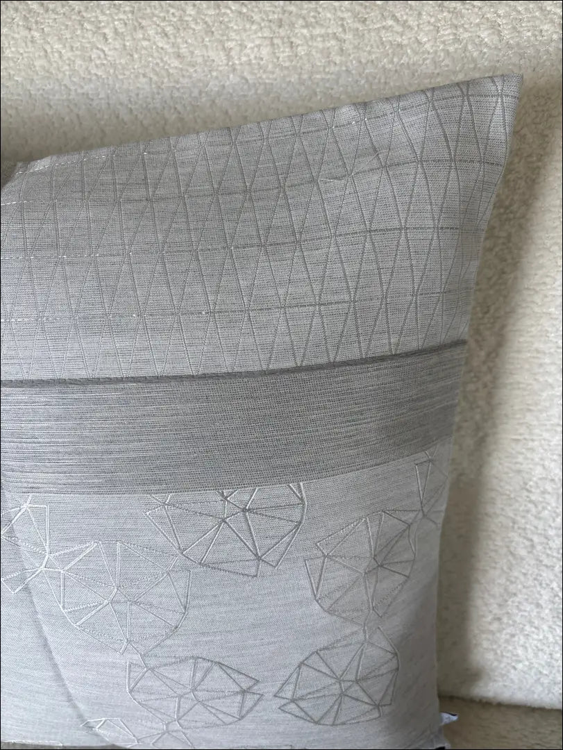 Dekoratyvinė pagalvėlė DI12210 - €19 Save 50% __label:Pristatymas 1-2 d.d., color-sidabrine, interjeras,