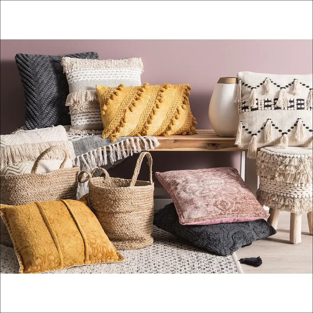 Dekoratyvinė pagalvėlė DI12248 - €14 Save 50% __label:Pristatymas 1-2 d.d., color-pilka, interjeras, material-medvilne,