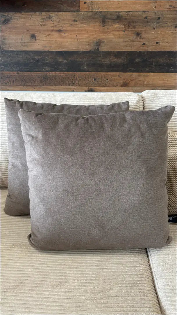 Dekoratyvinė pagalvėlė DI12294 - €13 Save 50% __label:Pristatymas 1-2 d.d., color-ruda, interjeras, material-aksomas,