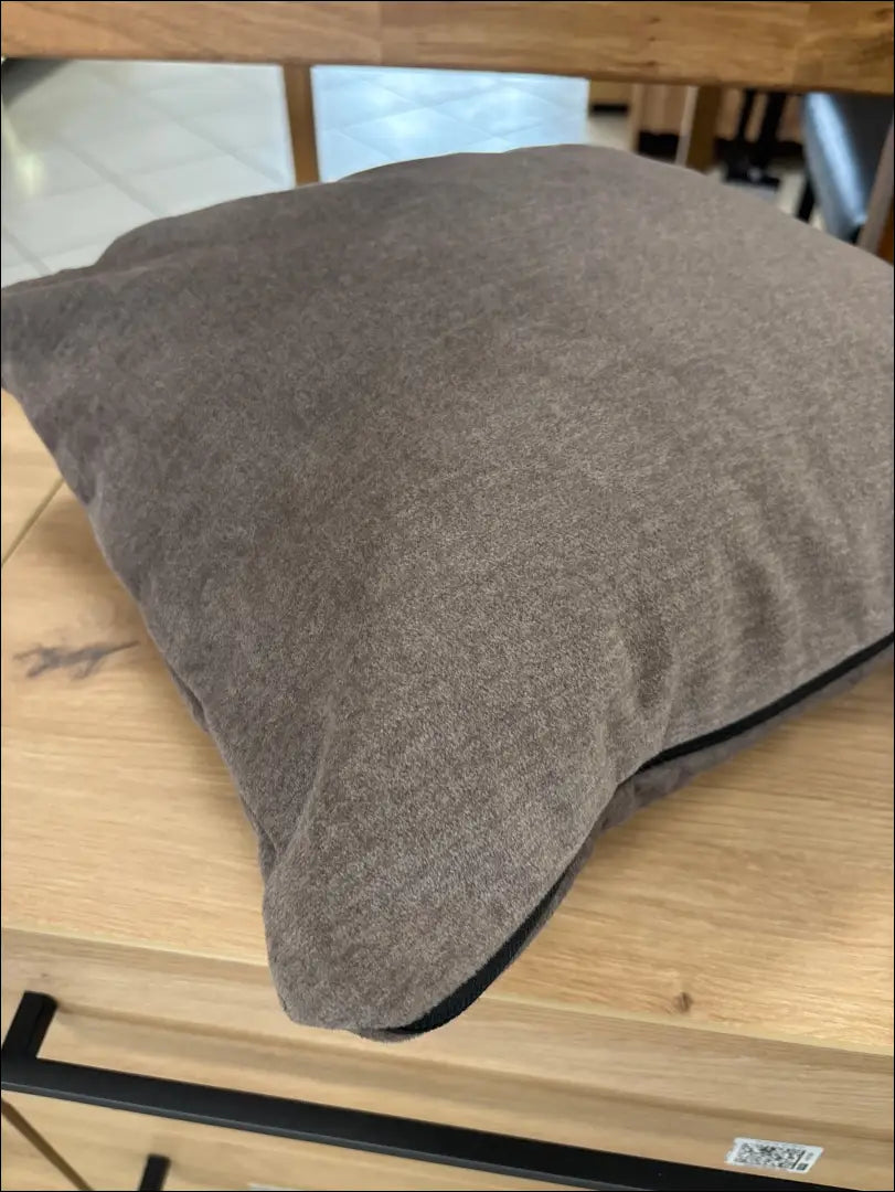 Dekoratyvinė pagalvėlė DI12295 - €9 Save 50% __label:Pristatymas 1-2 d.d., color-ruda, interjeras, material-aksomas,