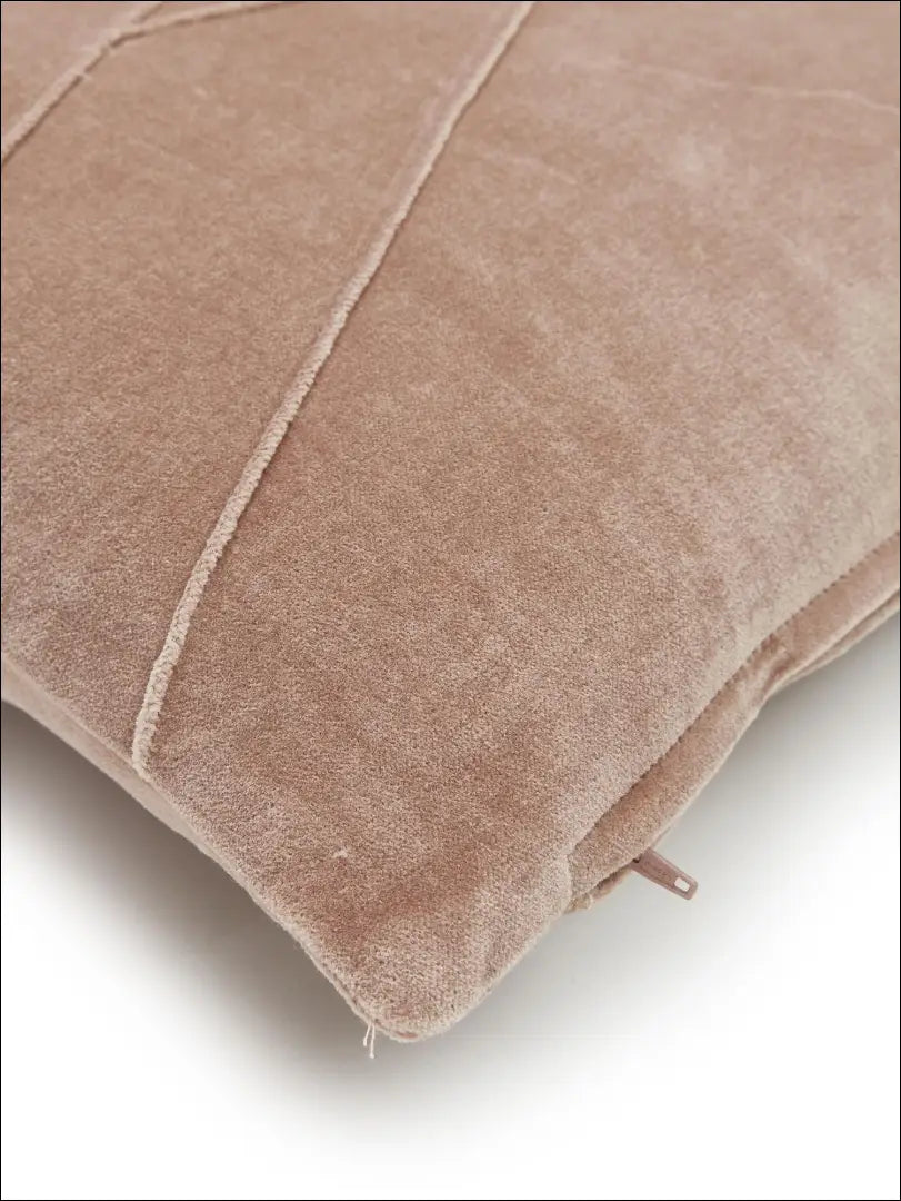 Dekoratyvinė pagalvėlė DI4252 - €14 Save 50% __label:Pristatymas 1-2 d.d., color-rozine, interjeras, material-aksomas,