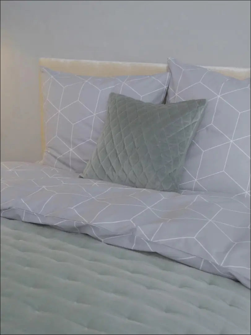 Dekoratyvinė pagalvėlė DI4264 - €13 Save 55% __label:Pristatymas 1-2 d.d., color-zalia, interjeras, material-aksomas,