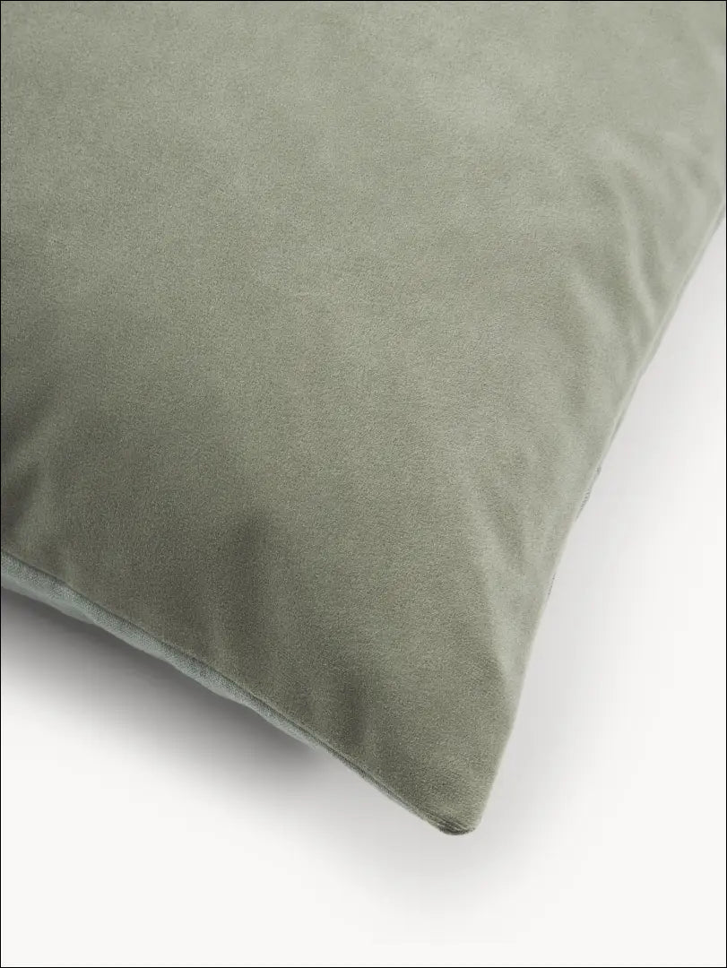 Dekoratyvinė pagalvėlė DI4300 - €12 Save 55% __label:Pristatymas 1-2 d.d., color-zalia, interjeras, material-aksomas,