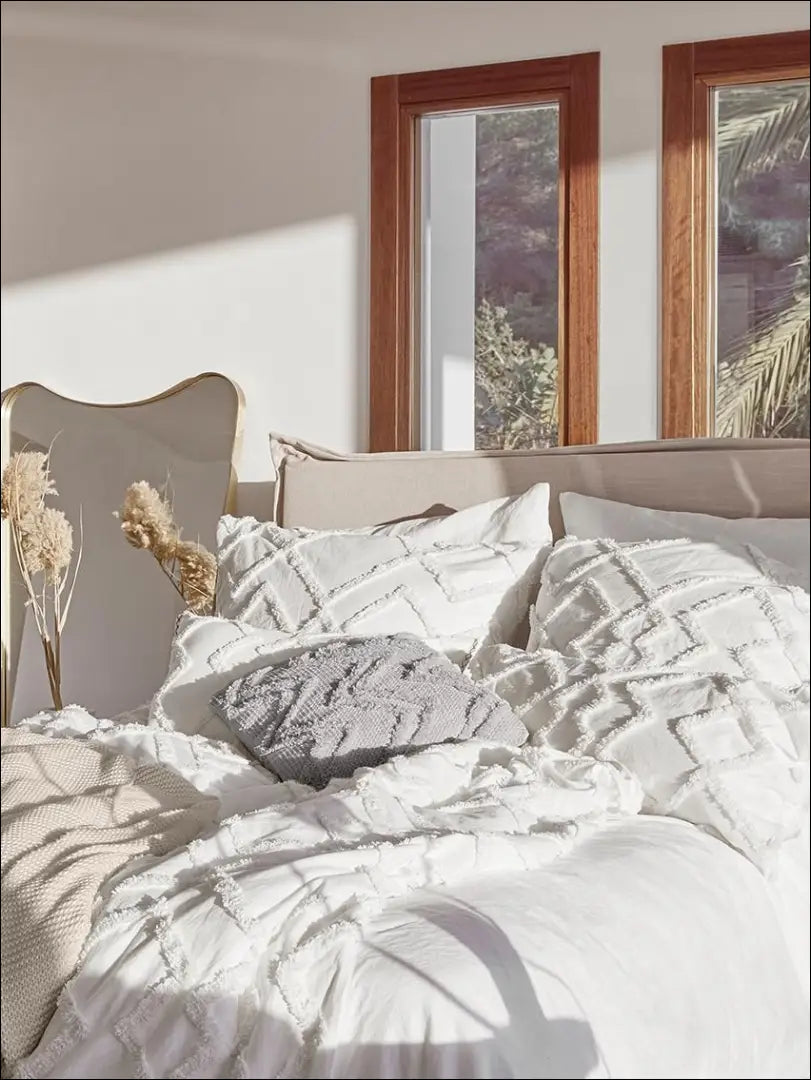 Dekoratyvinė pagalvėlė DI4438 - €13 Save 55% __label:Pristatymas 1-2 d.d., color-pilka, interjeras, material-medvilne,