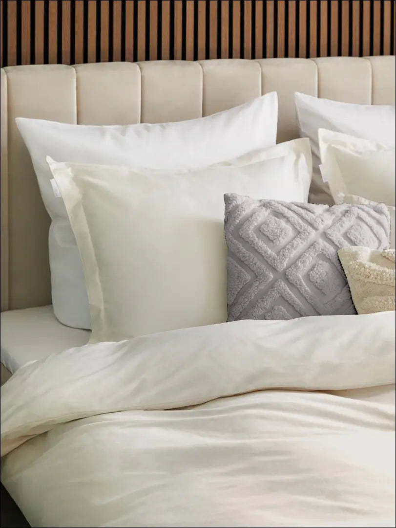 Dekoratyvinė pagalvėlė DI4438 - €13 Save 55% __label:Pristatymas 1-2 d.d., color-pilka, interjeras, material-medvilne,