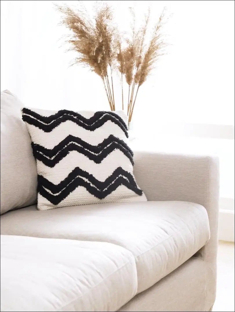 Dekoratyvinė pagalvėlė DI4449 - €13 Save 55% __label:Pristatymas 1-2 d.d., color-juoda, color-kremas, interjeras,