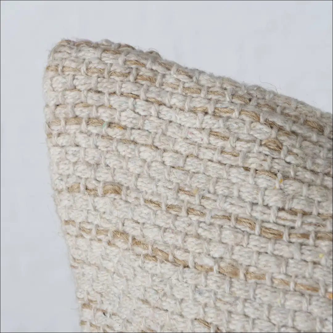 Dekoratyvinė pagalvėlė DI5893 - €18 Save 55% __label:Pristatymas 1-2 d.d., color-smelio, interjeras, material-dziutas,