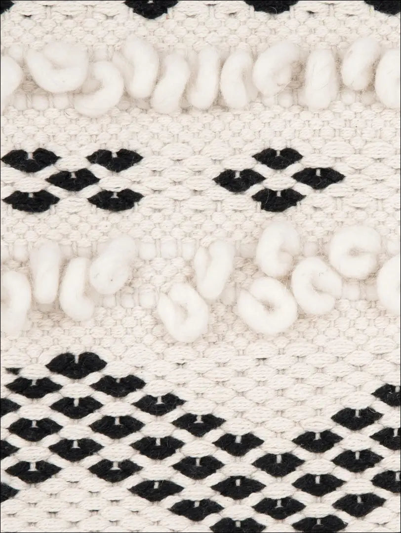 Dekoratyvinė pagalvėlė DI6062 - €16 Save 55% __label:Pristatymas 1-2 d.d., color-juoda, color-kremas, interjeras,