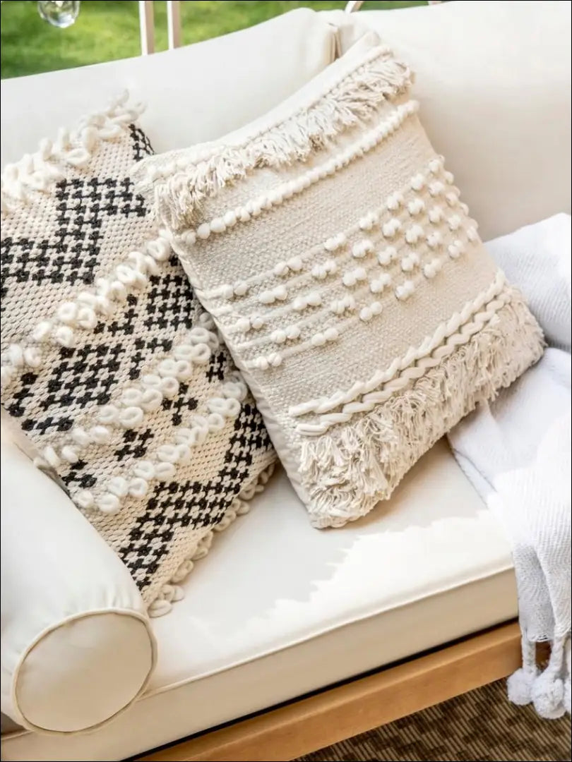 Dekoratyvinė pagalvėlė DI6062 - €16 Save 55% __label:Pristatymas 1-2 d.d., color-juoda, color-kremas, interjeras,