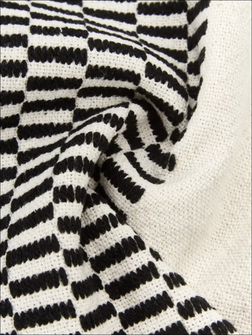 Dekoratyvinė pagalvėlė DI6081 - €13 Save 50% __label:Pristatymas 1-2 d.d., color-juoda, color-smelio, interjeras,