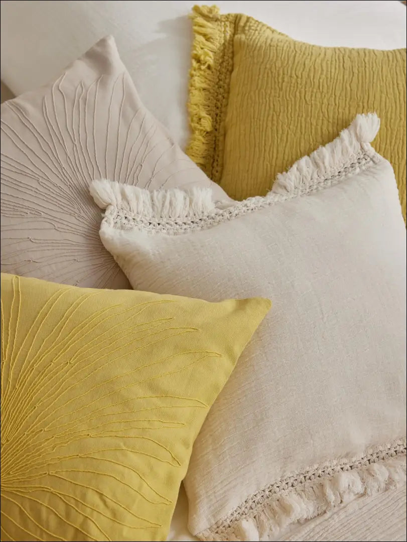 Dekoratyvinė pagalvėlė DI7159 - €12 Save 60% __label:Pristatymas 1-2 d.d., color-geltona, interjeras,