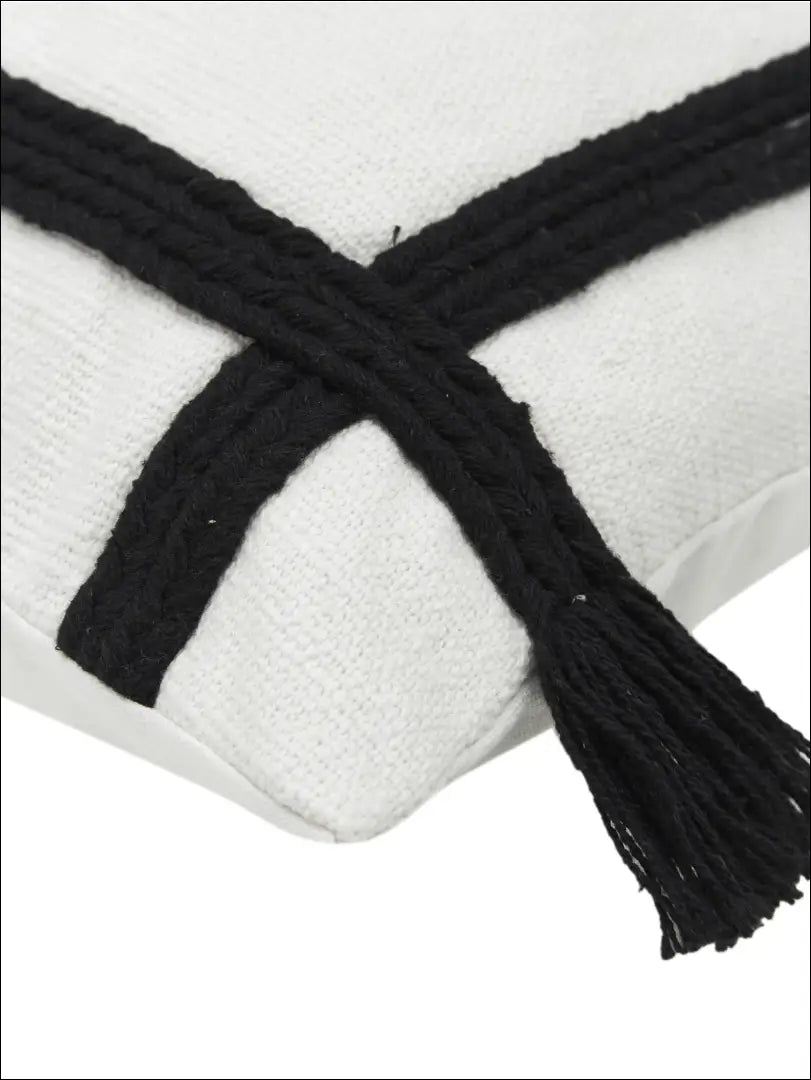 Dekoratyvinė pagalvėlė DI7225 - €10 Save 60% __label:Pristatymas 1-2 d.d., color-balta, color-juoda, interjeras,