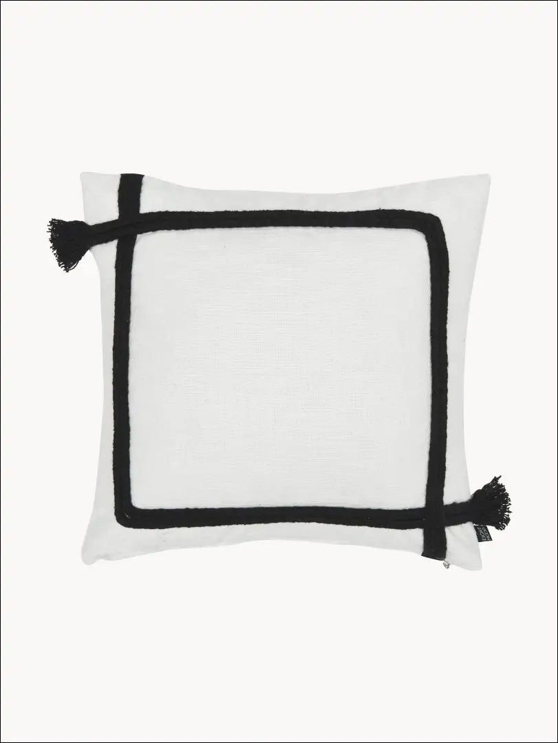 Dekoratyvinė pagalvėlė DI7225 - €11 Save 55% __label:Pristatymas 1-2 d.d., color-balta, color-juoda, interjeras,