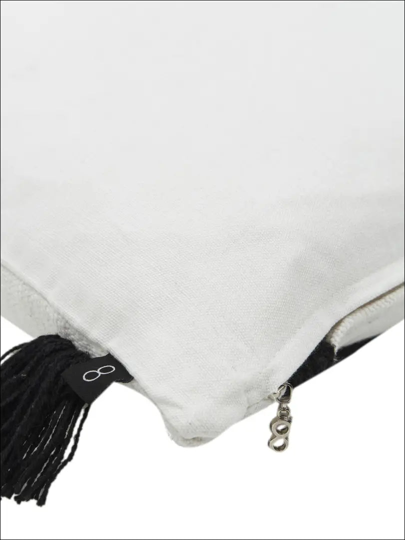 Dekoratyvinė pagalvėlė DI7225 - €10 Save 60% __label:Pristatymas 1-2 d.d., color-balta, color-juoda, interjeras,