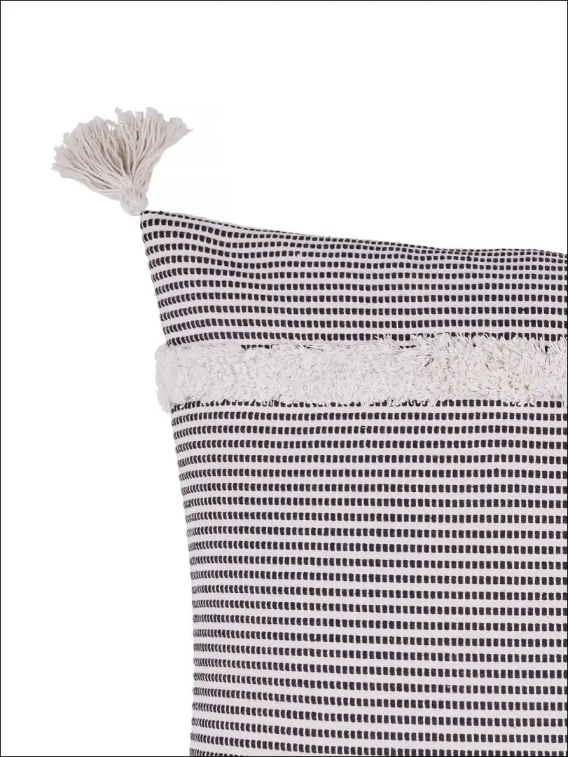 Dekoratyvinė pagalvėlė DI7228 - €15 Save 50% __label:Pristatymas 1-2 d.d., color-balta, color-juoda, interjeras,