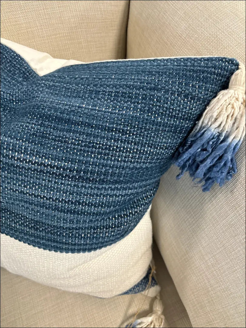 Dekoratyvinė pagalvėlė DI7344 - €27 Save 55% 25-50, __label:Pristatymas 1-2 d.d., color-balta, color-melyna, interjeras