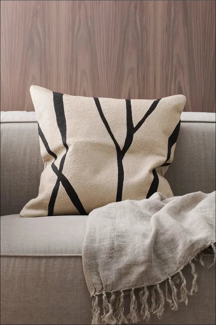 Dekoratyvinė pagalvėlė DI7358 - €22 Save 55% __label:Pristatymas 1-2 d.d., color-juoda, color-smelio, interjeras,