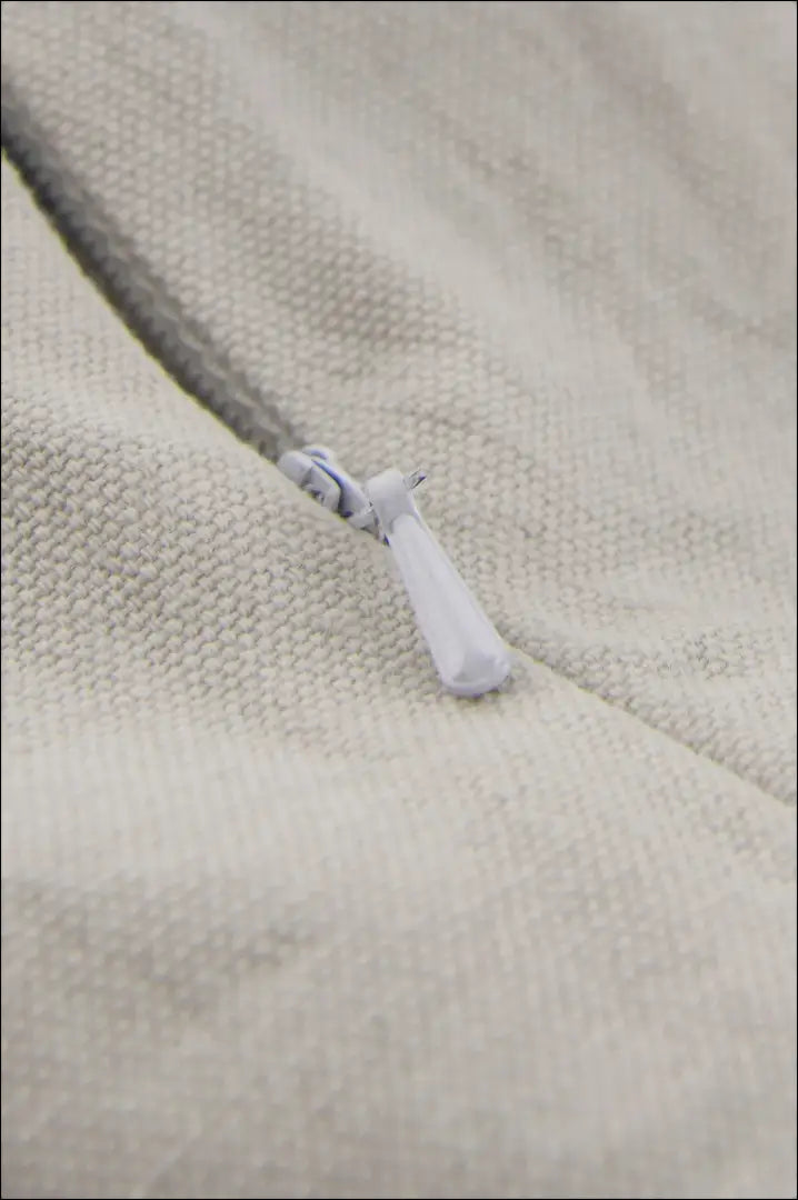 Dekoratyvinė pagalvėlė DI7358 - €22 Save 55% __label:Pristatymas 1-2 d.d., color-juoda, color-smelio, interjeras,