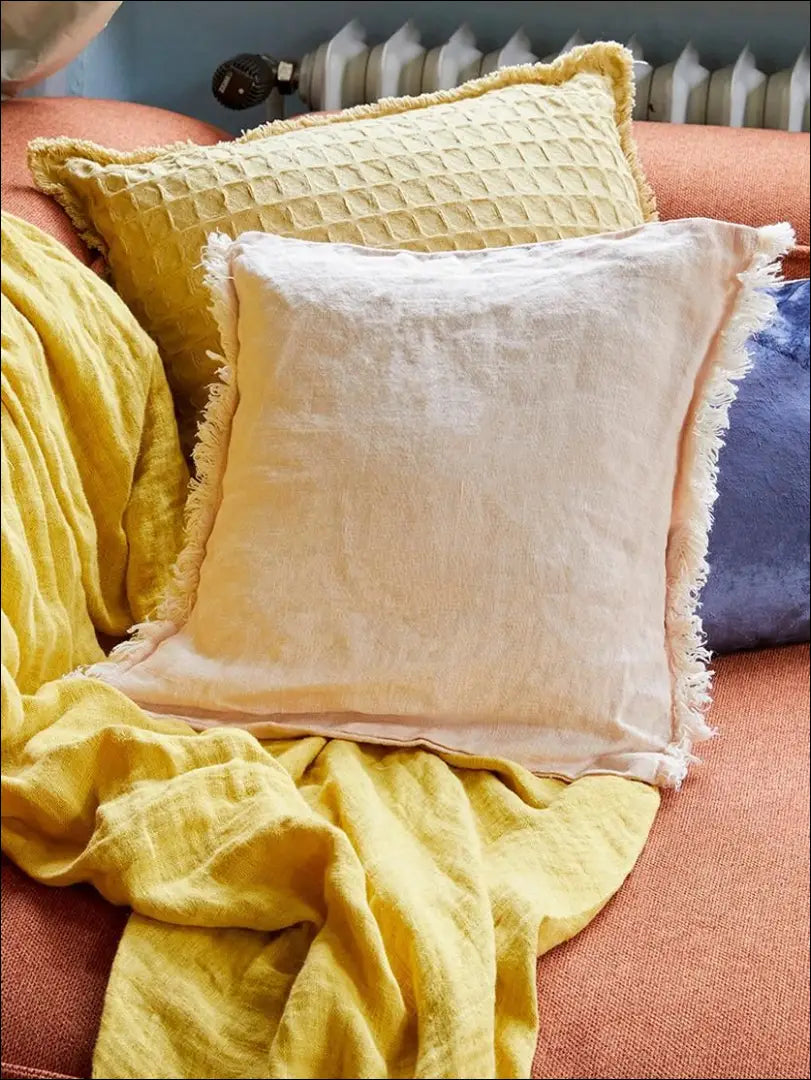Dekoratyvinė pagalvėlė DI7520 - €14 Save 60% __label:Pristatymas 1-2 d.d., color-smelio, interjeras, material-medvilne,