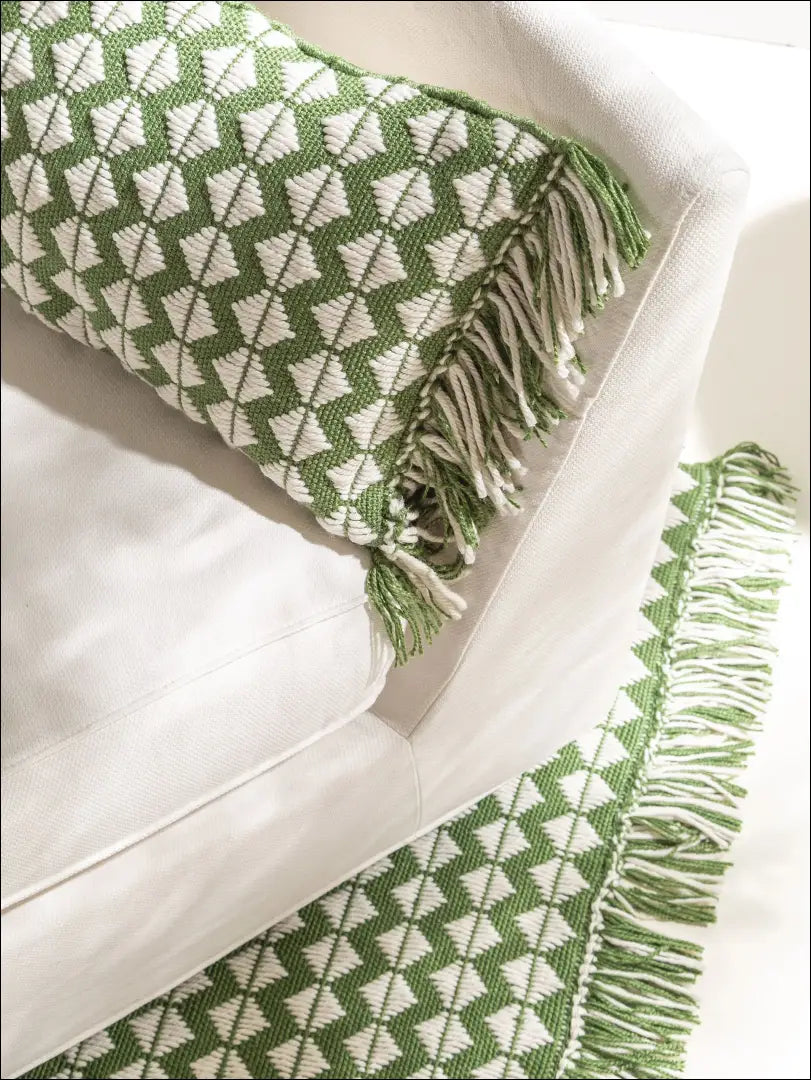 Dekoratyvinė pagalvėlė DI9004 - €23 Save 50% __label:Pristatymas 1-2 d.d., color-balta, color-zalia, interjeras,