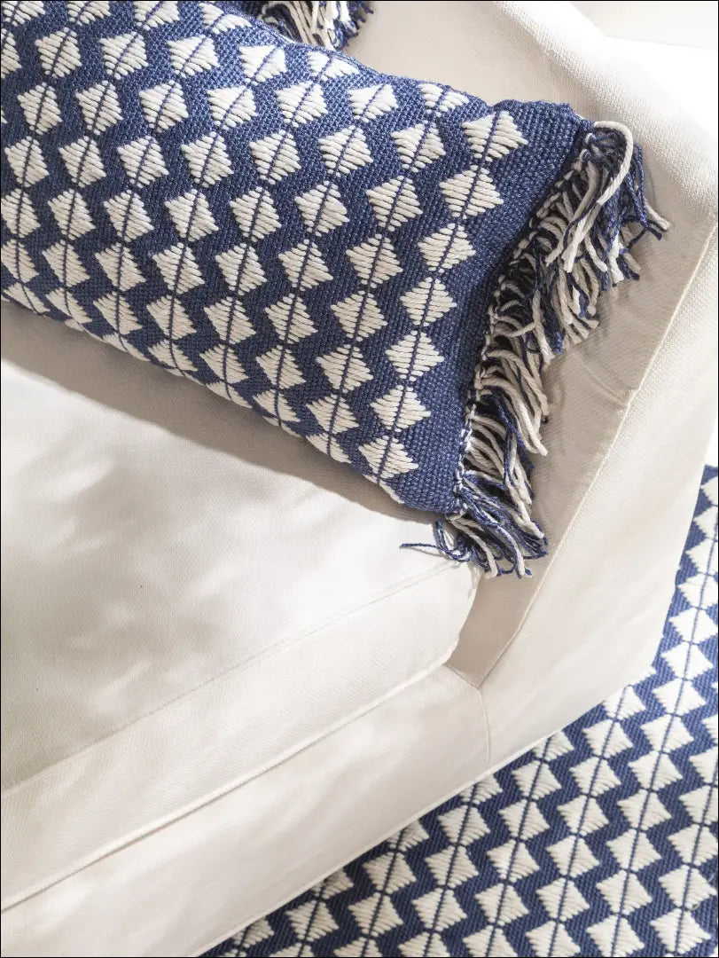 Dekoratyvinė pagalvėlė DI9144 - €20 Save 55% __label:Pristatymas 1-2 d.d., color-balta, color-melyna, interjeras,