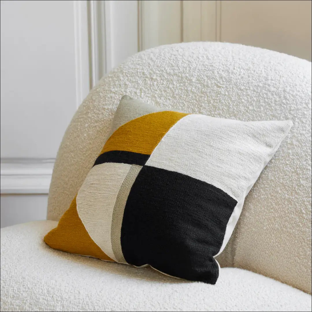 Dekoratyvinė pagalvėlė DI9533 - €23 Save 50% __label:Pristatymas 1-2 d.d., color-geltona, color-juoda, color-smelio,