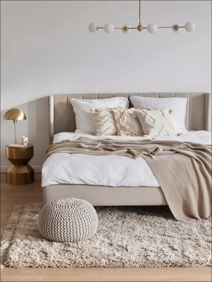 Dekoratyvinė pagalvėlė su kutais DI4417 - €16 Save 55% __label:Pristatymas 1-2 d.d., color-smelio, interjeras,