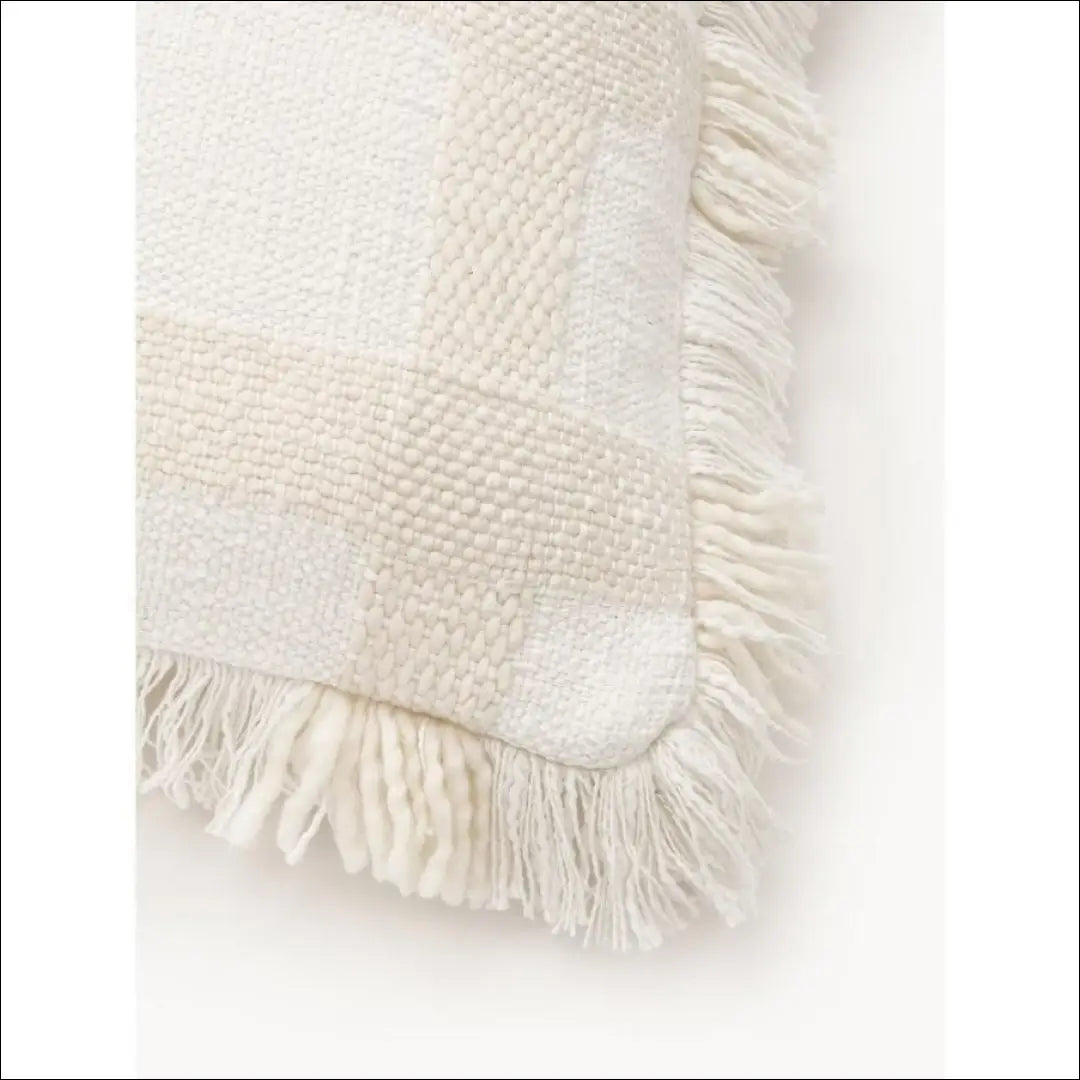 Dekoratyvinė pagalvėlė su kutais DI6404 - €13 Save 55% __label:Pristatymas 1-2 d.d., color-kremas, color-smelio,